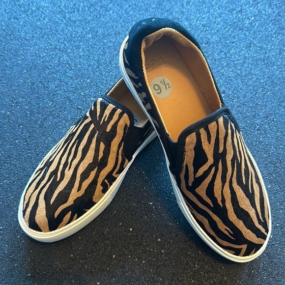 UGG Shoes - Ugg women's hair on hide slip on shoes New